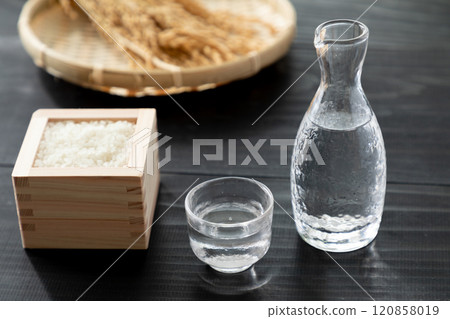 10 images of cold sake 120858019