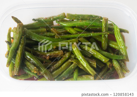 Vegetable side dish: Spinach salad 120858143