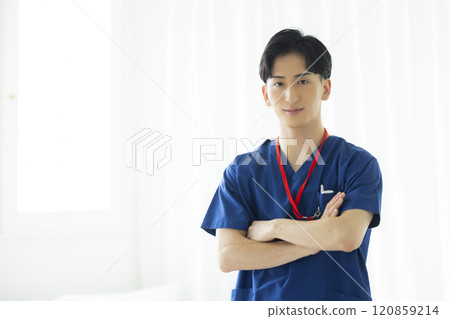 醫生穿著磨砂膏 醫生穿著磨砂膏 120859214