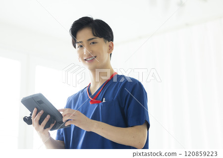 醫生穿著磨砂膏 120859223