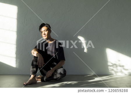 Shadowed male portrait 120859288