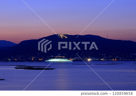 The character "man" lit up on Mount Hono during the New Year holidays (Higashihiroshima City) 120859658