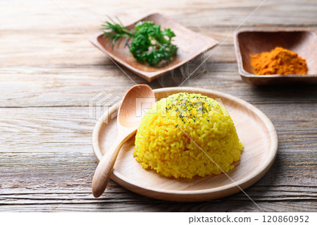 Turmeric rice (Turmeric rice) 120860952