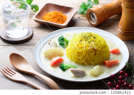 White curry (Turmeric rice) 120861422