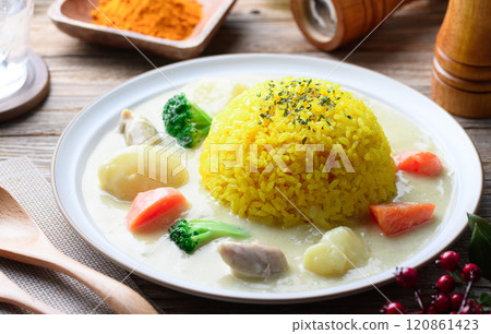 White curry (Turmeric rice) 120861423