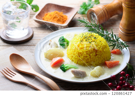 White curry (Turmeric rice) 120861427