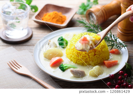 White curry (Turmeric rice) White curry (Turmeric rice) 120861429