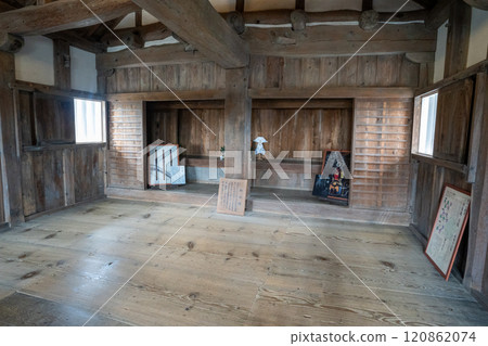 備中松山城天守閣內寺廟的風景 備中松山城天守閣內寺廟的風景 120862074