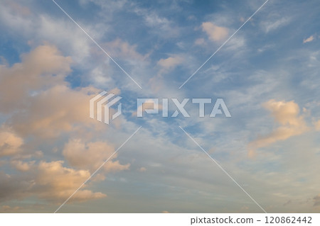 Morning sky: Clouds dyed by the morning sun Morning sky: Clouds dyed by the morning sun 120862442