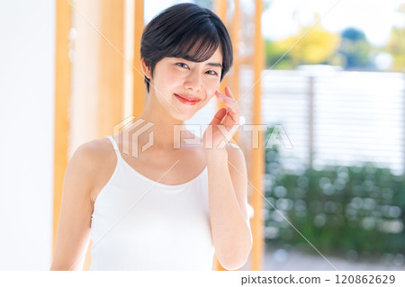 Young woman doing skin care at home 120862629