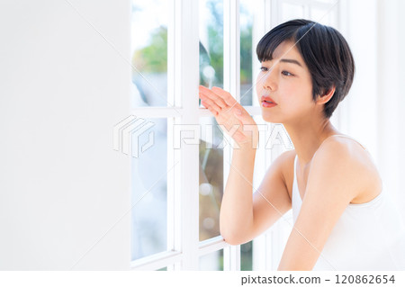 Young woman doing skin care at home 120862654