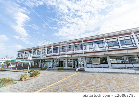 JR Yokkaichi Station on a sunny day in Yokkaichi City, Mie Prefecture 120862783