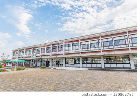 三重縣四日市市，JR四日市站晴天 120862785