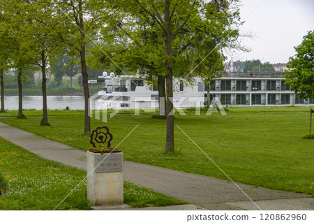 Tourist boat on the Rhine 120862960