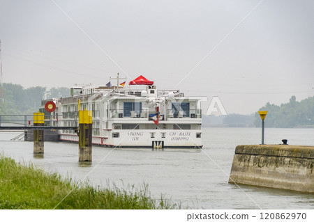 Tourist boat on the Rhine 120862970
