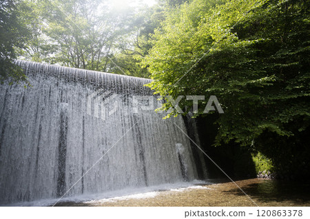 Photos of Japanese waterfalls where you can feel negative ions Photos of Japanese waterfalls where you can feel negative ions 120863378