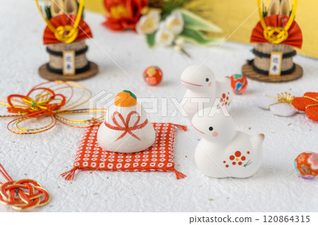 蛇年新年賀卡材質|鏡餅與新年裝飾品 120864315