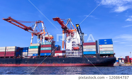 Tokyo Bay and gantry cranes Tokyo Bay and gantry cranes 120864787