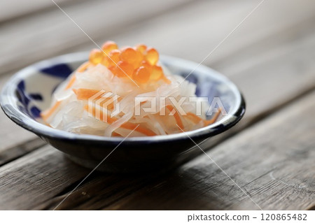Homemade red and white pickles for New Year's dishes: Vinegared radish and carrots Homemade red and white pickles for New Year's dishes: Vinegared radish and carrots 120865482