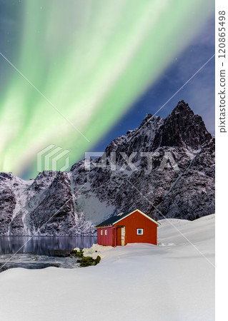 Northern lights in Norway, Lofoten Islands 120865498