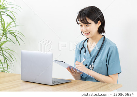 女醫生做線上體檢影像 03 女醫生做線上體檢影像 03 120866684