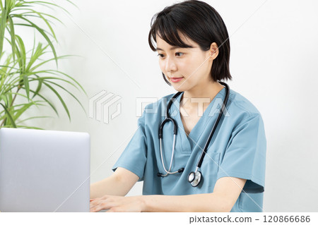 女醫生做線上體檢影像 06 女醫生做線上體檢影像 06 120866686