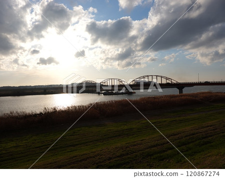 Scenery along the Tone River 120867274