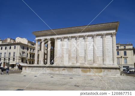 Maison Carré, Nimes, South of France 120867751