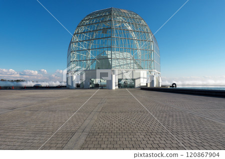 The glass dome of Kasai Rinkai Aquarium seen from Sky Plaza 120867904
