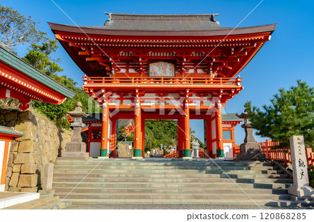 Scenery of the tower gate of Udo Shrine 120868285