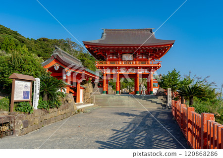 Scenery of the tower gate of Udo Shrine 120868286