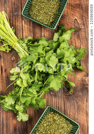 Cilantro on table and chopped dry parsley leaves. 120869089