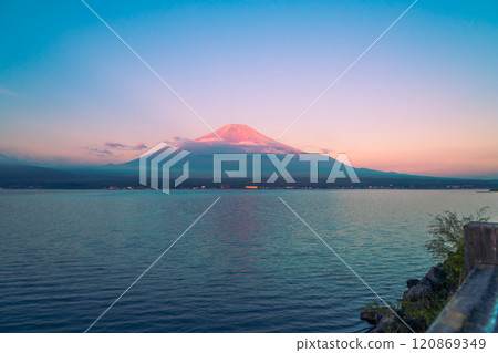 [山中湖的富士山日出] 120869349