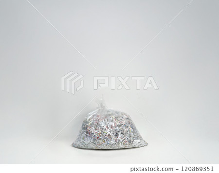 裝有切碎垃圾的塑膠袋 裝有切碎垃圾的塑膠袋 120869351