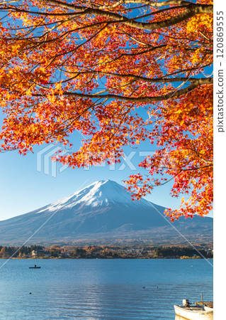 「山梨縣」河口湖和富士山的紅葉 「山梨縣」河口湖和富士山的紅葉 120869555