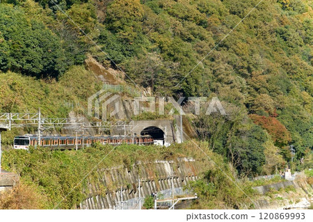 鐵路穿過常光路隧道 鐵路穿過常光路隧道 120869993