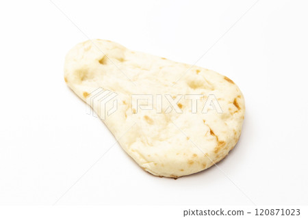 白色背景上的烤餅 120871023