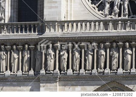 Notre Dame Cathedral: Statue of the King of Jews and Israel Notre Dame Cathedral: Statue of the King of Jews and Israel 120871102