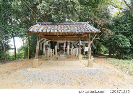 A shrine on the summit of Mount Kagu (the three mountains of Yamato) A shrine on the summit of Mount Kagu (the three mountains of Yamato) 120871225