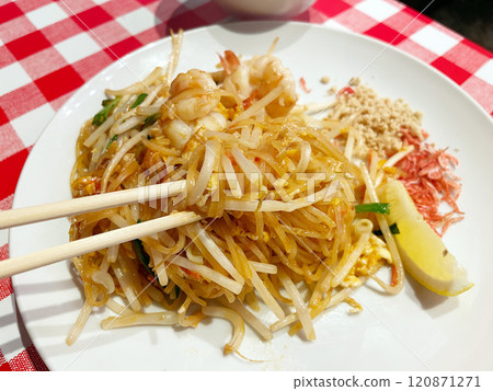 Thai-style fried noodles (Pad Thai): Stir-fried noodles with shrimp and glass noodles Thai-style fried noodles (Pad Thai): Stir-fried noodles with shrimp and glass noodles 120871271
