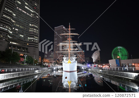 [神奈川縣]港未來的日本丸夜景與橫濱夜景 120872571