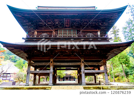 [Kanagawa] Late autumn at Engakuji Temple in Kamakura - A close-up look at the Sanmon Gate (Sanmon Gate) 120876239