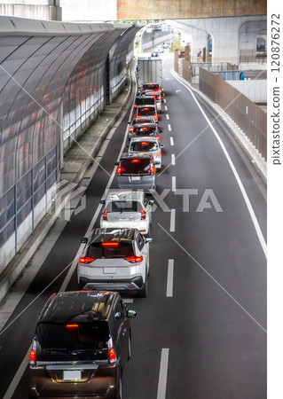 擁擠的第二京阪支線的國道 1 號繞道 120876272