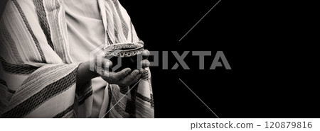 Ola man gilding a cup Ola man gilding a cup 120879816