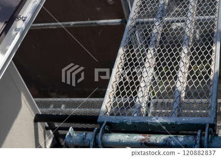 25年獨棟 屋頂外牆施工安裝腳手架 25年獨棟 屋頂外牆施工安裝腳手架 120882837