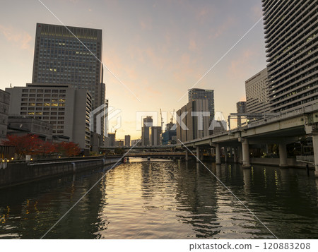 Osaka in the evening 120883208