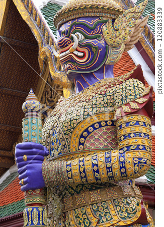 Guardian statues of Wat Phra Kaew (Temple of the Emerald Buddha) in Bangkok, Thailand Guardian statues of Wat Phra Kaew (Temple of the Emerald Buddha) in Bangkok, Thailand 120883339