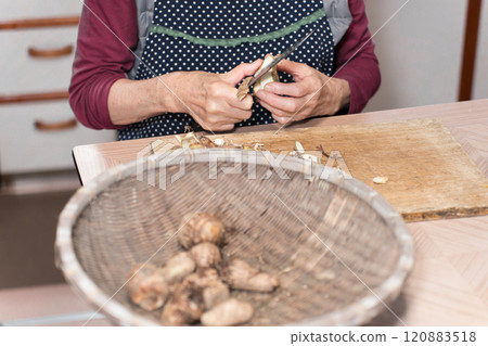 Senior woman peeling taro 120883518