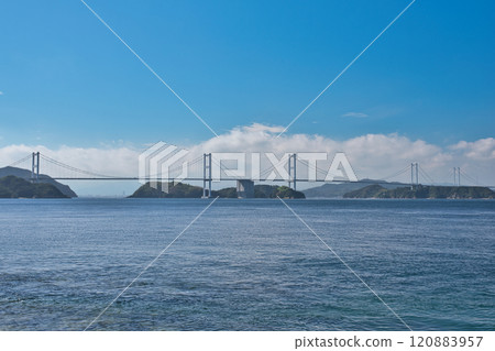 從大橋眺望來島海峽大橋 從大橋眺望來島海峽大橋 120883957