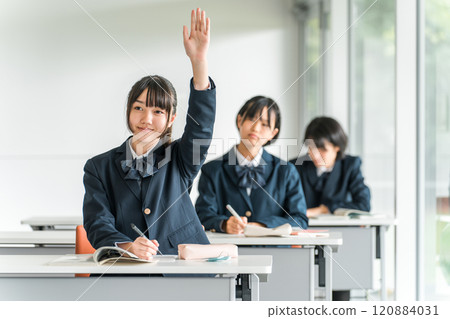 Active elementary school students, junior high school students, high school students, and high school girls (friends) in uniforms raising their hands during class in a school classroom Active elementary school students, junior high school students, high school students, and high school girls (friends) in uniforms raising their hands during class in a school classroom 120884031